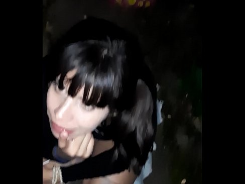 ❤️ 거리에서 사탕과 교환으로 부어오른 페니스 창녀 포르노에서 ko.pornjimbo.ru ️❤